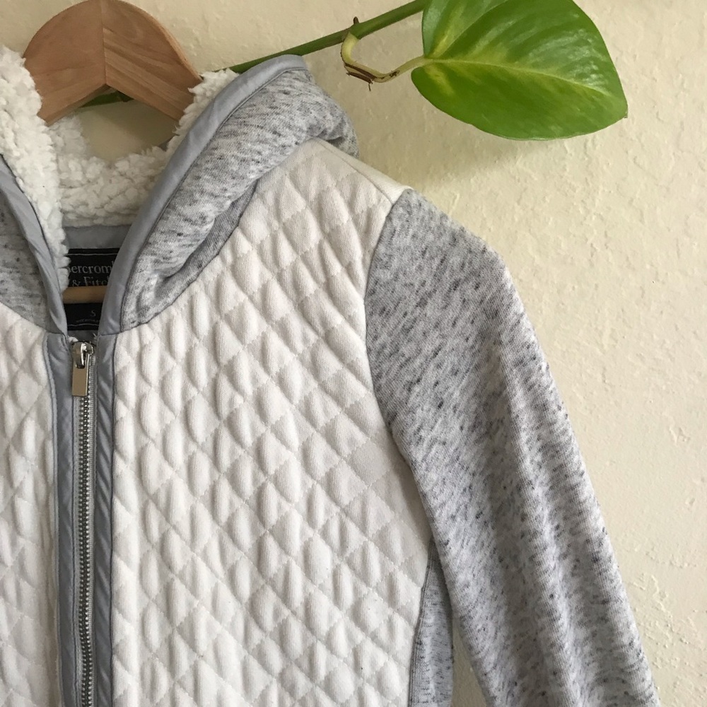 Abercrombie & Fitch Gray and White Quilted Hoodie - Picture 7 of 8